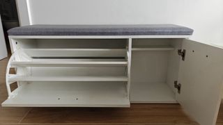 Zapatero banco con asiento gris