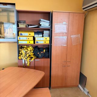 Armario archivador de madera y plástico