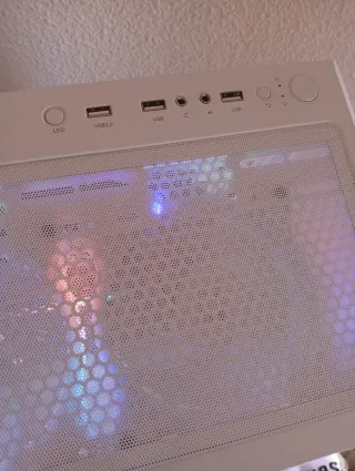 PC Gaming Blanco con ventiladores RGB