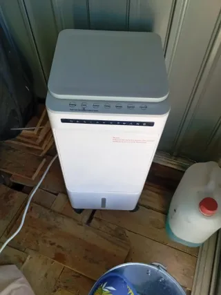 Ventilador Humidificador Blanco y Gris