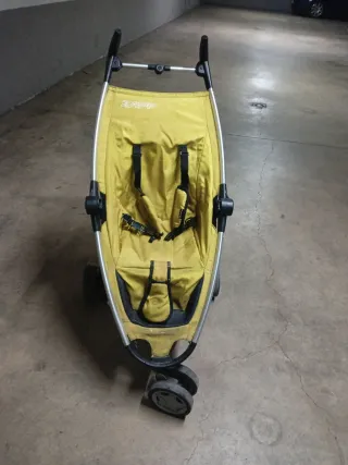 Silla de paseo bebé con funda y capota.