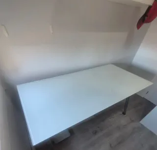 Mesa de ordenador cristal y metal