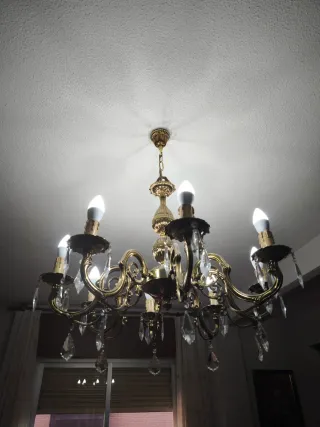 Lámpara de araña antigua de cristal