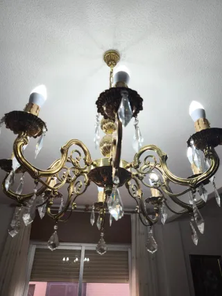 Lámpara de araña antigua de cristal