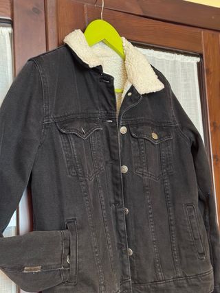Cazadora vaquera Bershka forrada borrego