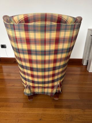 Sillón orejero mecedora tela cuadros