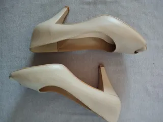 Zapatos de tacón beige