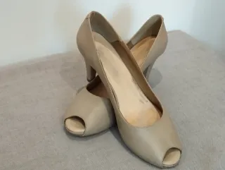 Zapatos de tacón beige