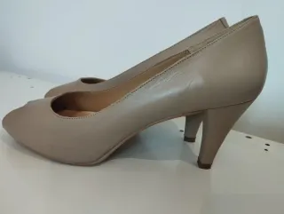 Zapatos de tacón beige