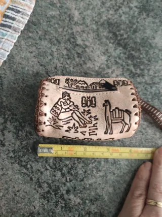 Monedero peruano de piel artesanal