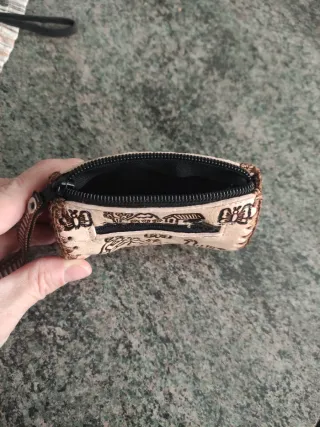 Monedero peruano de piel artesanal