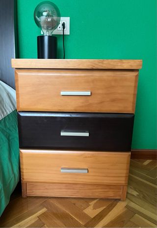 Habitación completa: Cama, 2 mesitas, escritorio