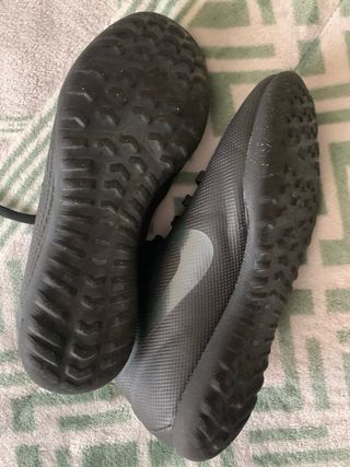 Botas de fútbol negras