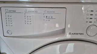 Lavadora Ariston LBE 129 integrable blanca