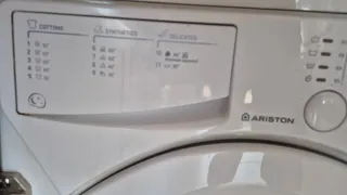 Lavadora Ariston LBE 129 integrable blanca