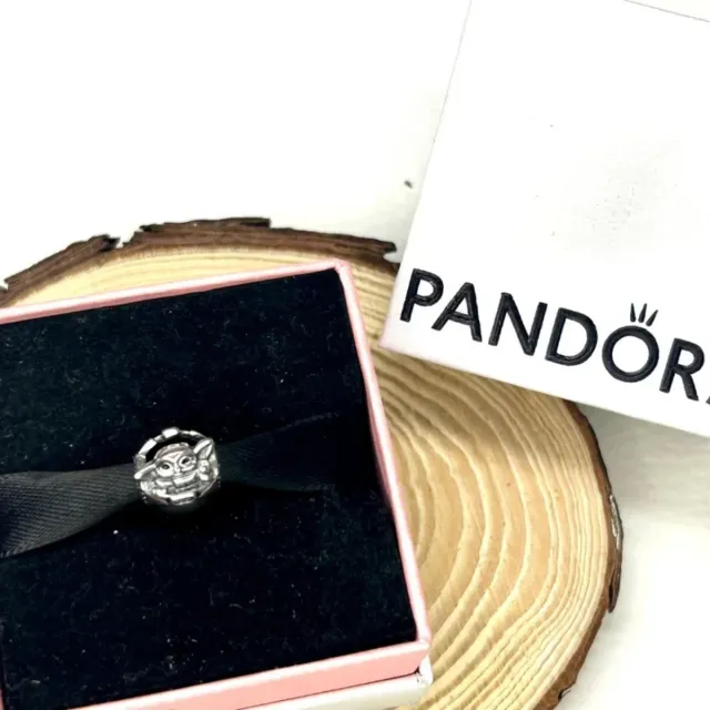 Charm Baby Yoda en Cunita Star Wars