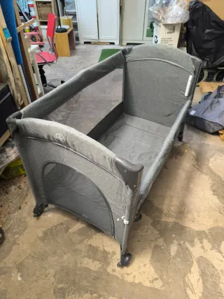 Cuna de viaje colecho MS convertible gris.