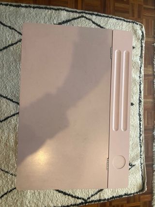 Escritorio y silla infantil rosa