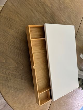 Soporte Escritorio Bambú y Metal Blanco