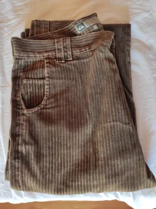 Pantalón pana Quiksilver marrón