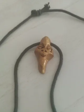 Colgante con cordón ajustable