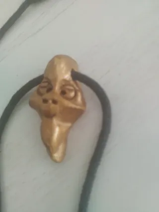 Colgante con cordón ajustable