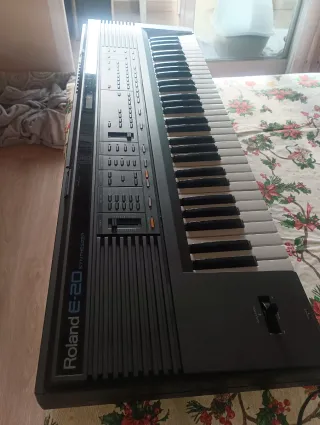 Teclado Roland E-20 Sintetizador 61 teclas