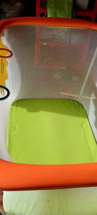 Parque infantil con sol