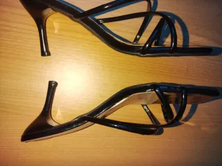 Sandalias negras de tiras