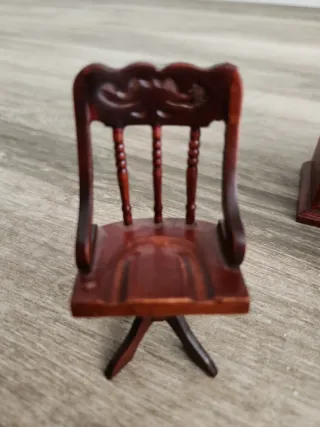 Escritorio y silla casa de muñecas