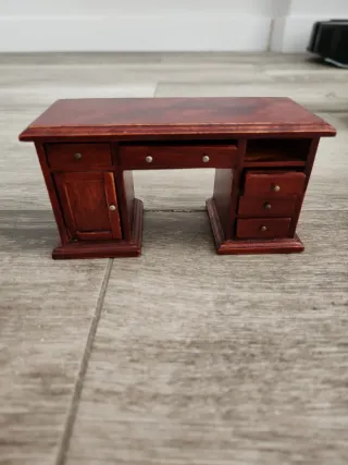 Escritorio y silla casa de muñecas