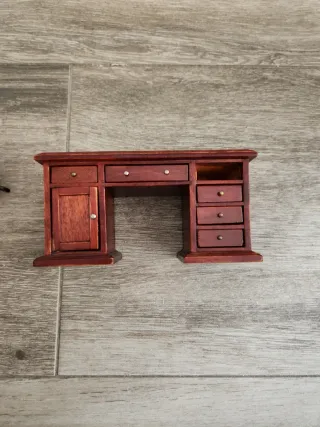 Escritorio y silla casa de muñecas