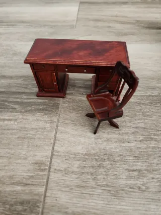 Escritorio y silla casa de muñecas