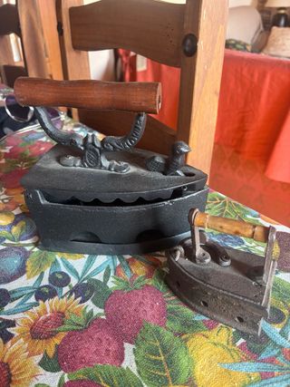 Plancha antigua de hierro fundido