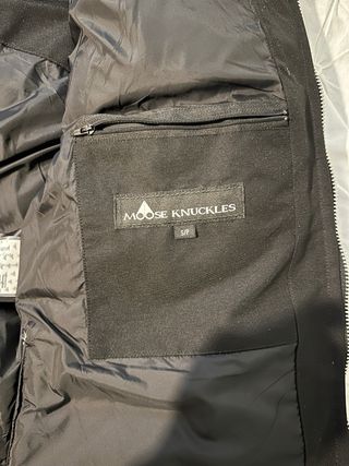 Chaqueta Moose Knuckles Negra, talla S