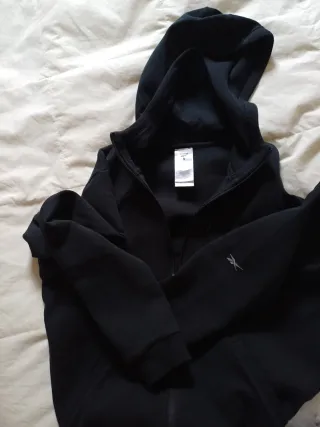 Sudadera con capucha Reebok negra