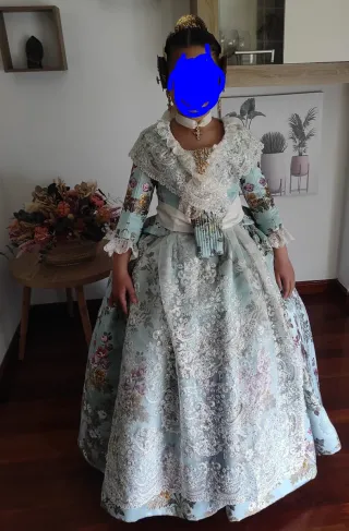 Traje Fallera completo con manteletas