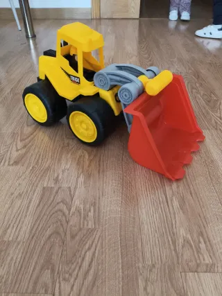 Excavadora de juguete amarilla y roja