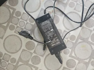 Cargador AC/DC 42V 2A 84W Patinete Eléctrico