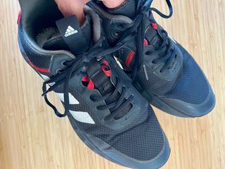 Zapatillas Adidas Negras y Rojas l