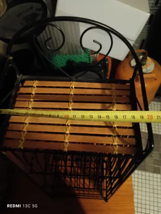 Estantería CDs Metal y mimbre