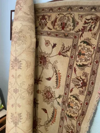 Alfombra Beige y Roja