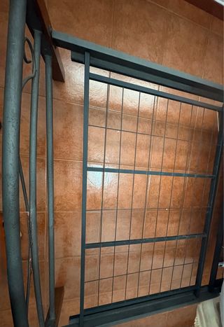Cama Hierro y Madera. Imprescindible recoger.