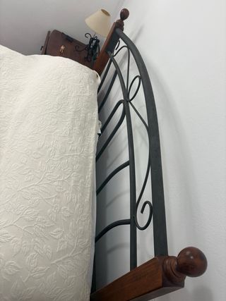 Cama Hierro y Madera. Imprescindible recoger.
