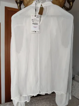 Blusa Zara romántica con volantes