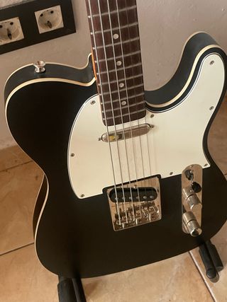 Squier Telecaster Custom Barítono Ed. Limitada