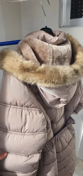 Chaqueta acolchada beige/rosa con cinturón