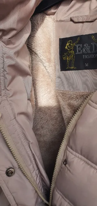 Chaqueta acolchada beige/rosa con cinturón