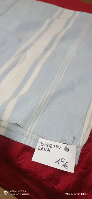 Manta antigua azul y blanca