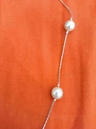 Collar de plata con perlas flotantes